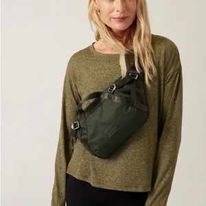 New Athleta excursion black waist  Crossbody belt Bag